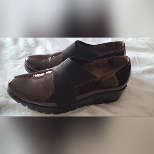 Elegant Women's Black and Brown Loafers